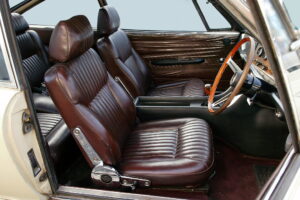 Isuzu_117_Coupe_interior_001