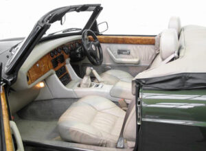 MG_RV8_interior (1)